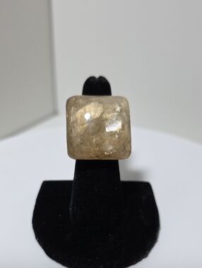 Vintage Bakelite Gold Flecky Lucite Top Statement Ring — Women Jewelry